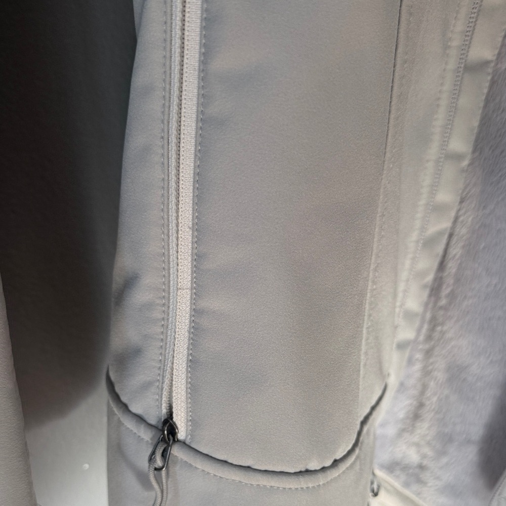 The North Face Women's Light Gray Jacket - Picture 5 of 7